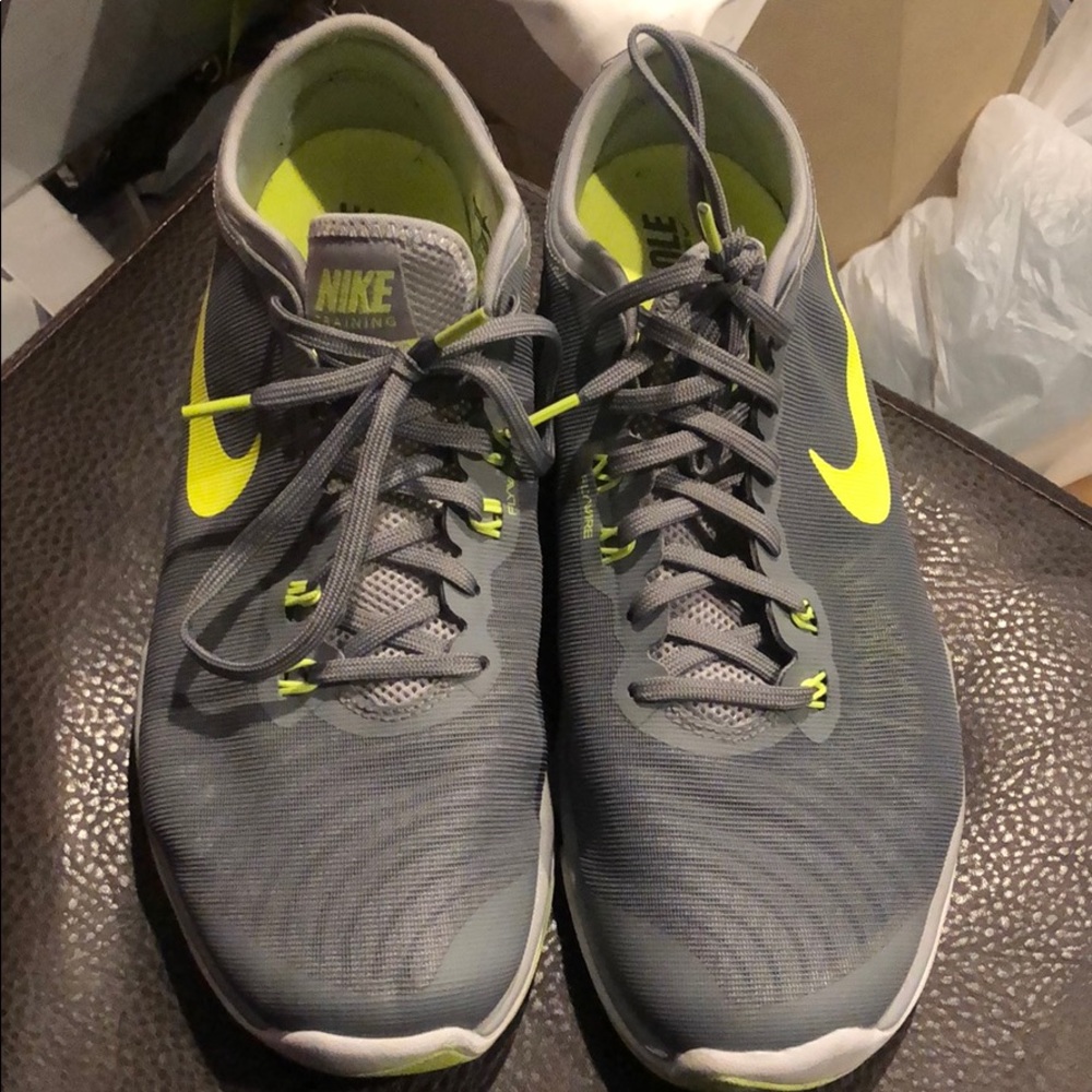 Like new! Nike training sneakers.